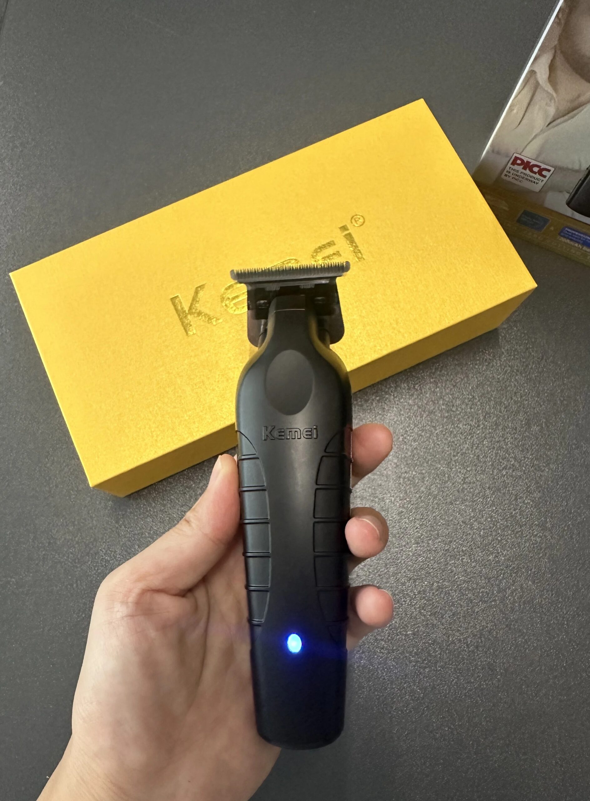 Kemei Professional Barber Cordless 1200 mAh Electric Hair Clippers USB Rechargeable Hair Trimmers Hair Cutting Machine KM-2299