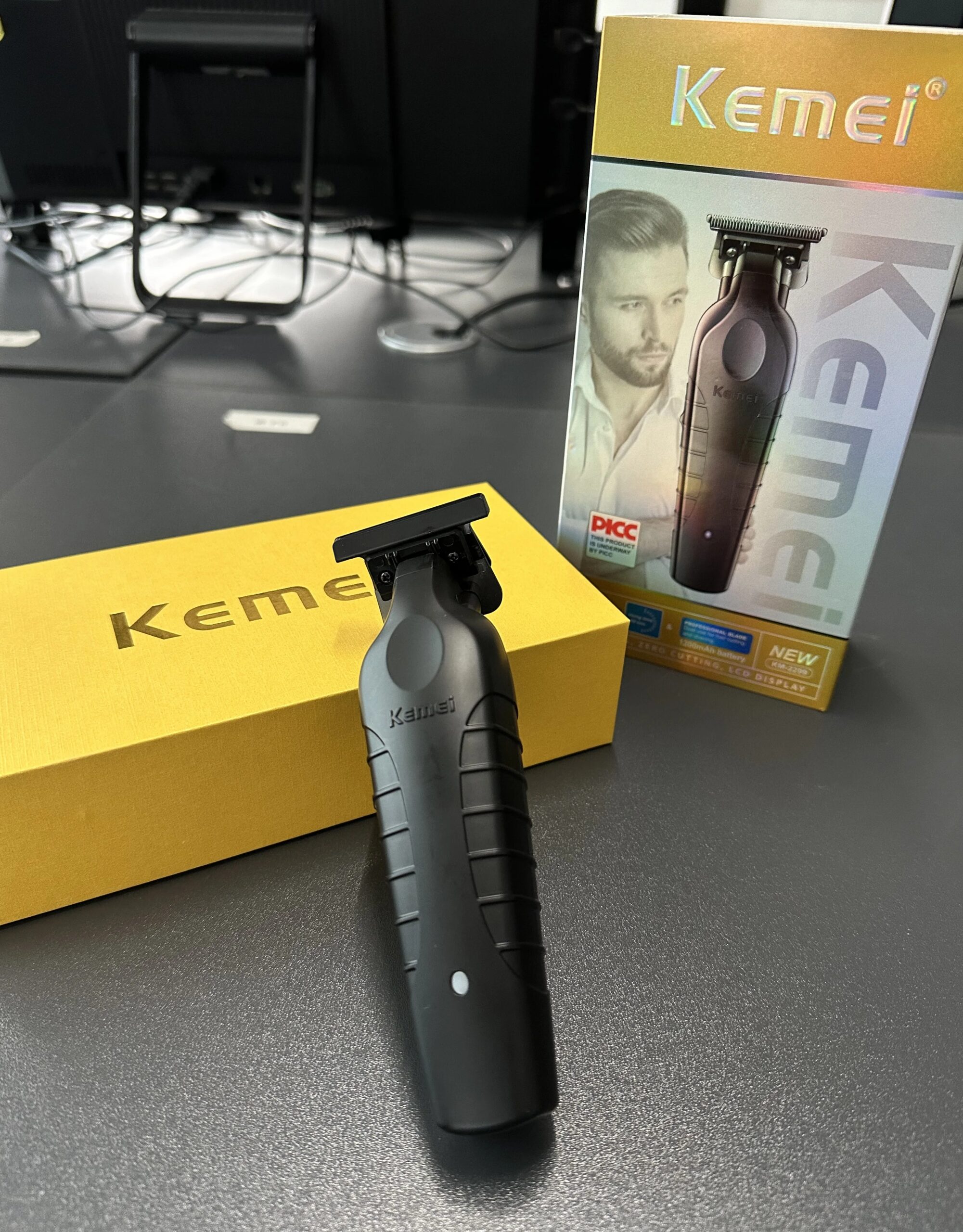 Kemei Professional Barber Cordless 1200 mAh Electric Hair Clippers USB Rechargeable Hair Trimmers Hair Cutting Machine KM-2299